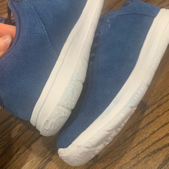 Like New Skechers Go Walk City Sneakers Womens Size 5.5 - Picture 7 of 8